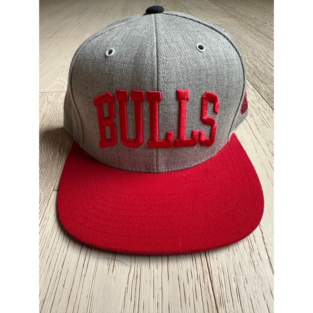 Mitchell & Ness Chicago Bulls NBA Hardwood Classics Snapback Hat Grey Red
